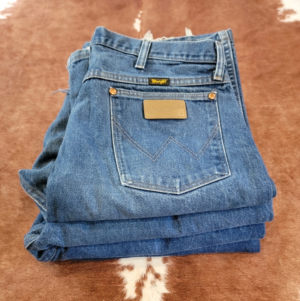 Lot- 4 pairs of jeans